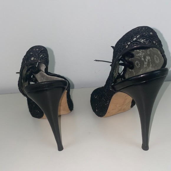 Manolo Blahnik Black Lace Leather High Heels 38 - Picture 7 of 10